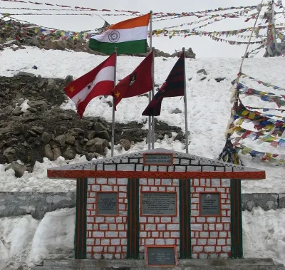 KhardungLa Pass