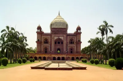 Safdarjung Tomb
