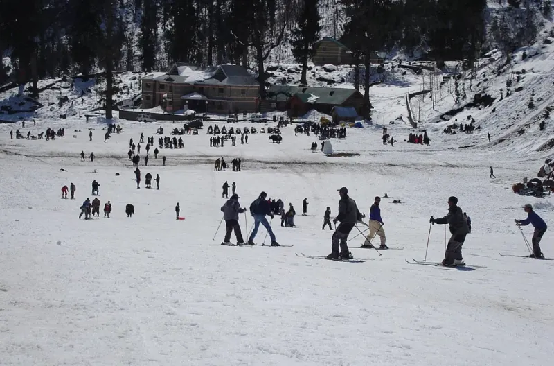 Skiing Manali